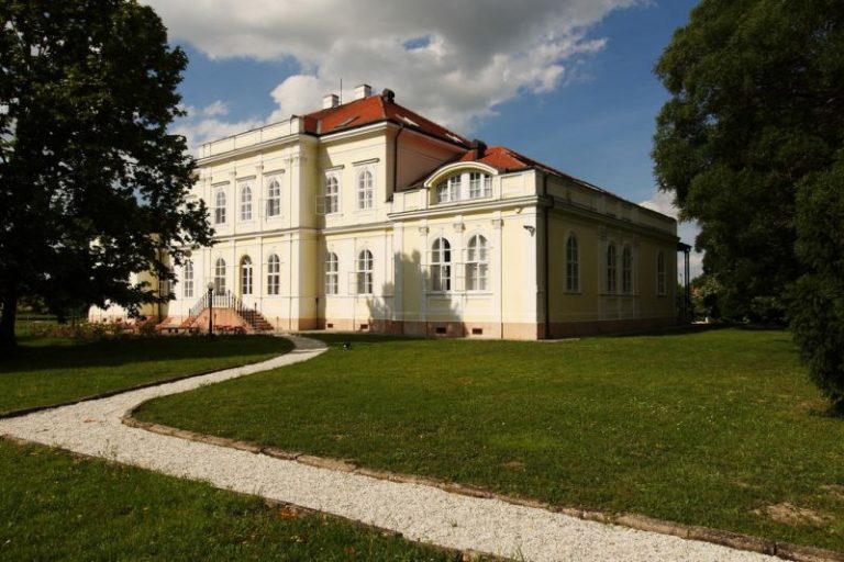 Chateau Földvary Hotel